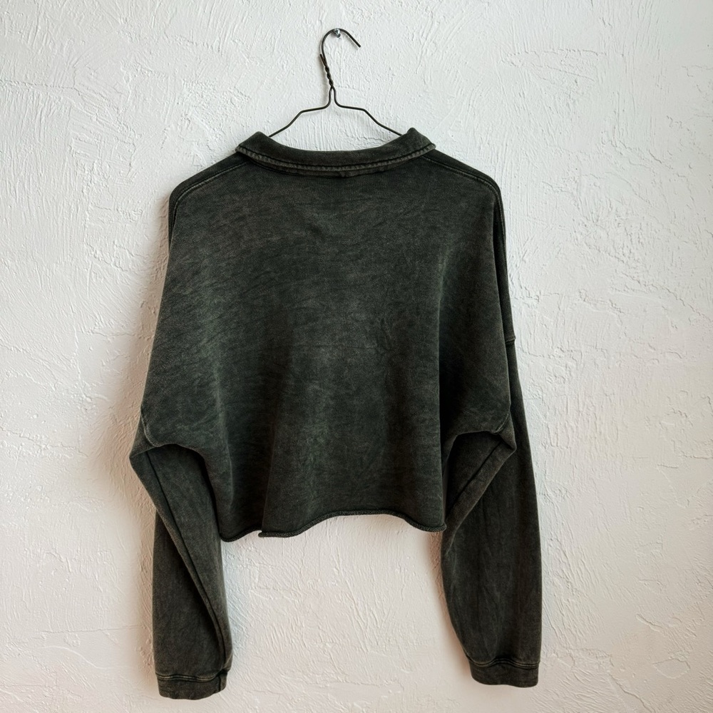 SOLAÍ cropped oversized quarter button sweater - Picture 6 of 7